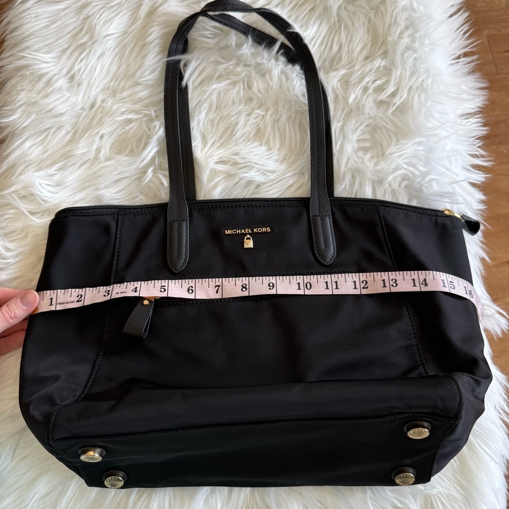 🔥Michael Kors | Black Purse with Zip Close and Trolly Sleeve and Tons of Storage - Picture 11 of 16